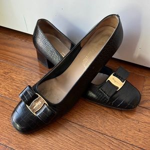 SALVATORE FERRAGAMO Vara Bow Ballerina Pumps - GUC - size 8.5